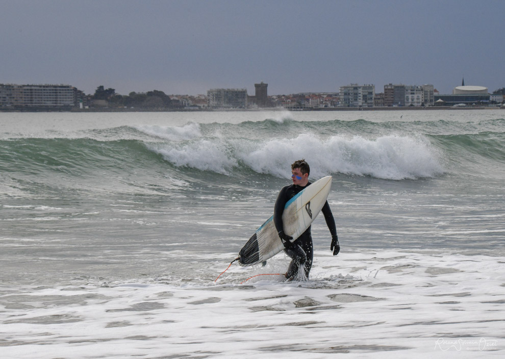 Faire du surf aux 